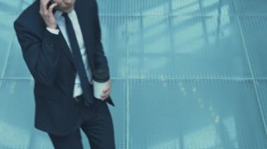 iş yerinde genç işadamı