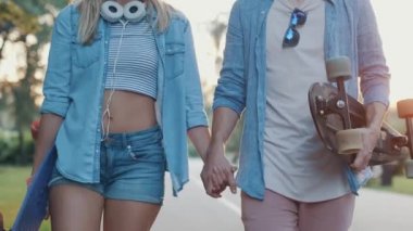 Toplantıda genç Çift