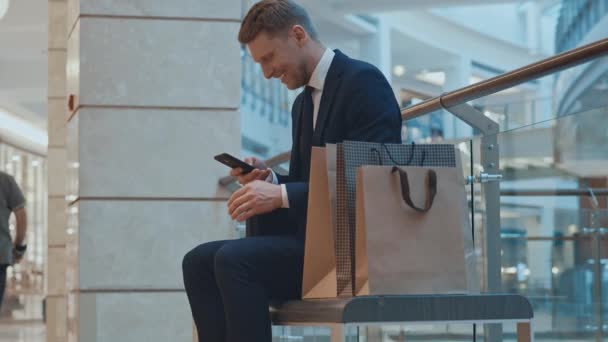 Jonge Zakenman Een Winkel — Stockvideo