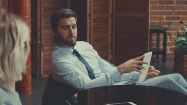 Toplantıda çalışma insanlar