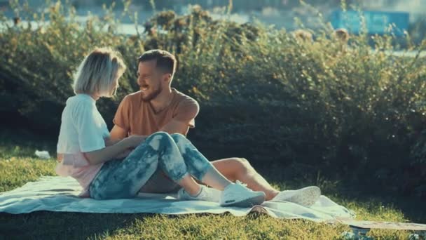 Smiling Couple Having Fun — Stock Video