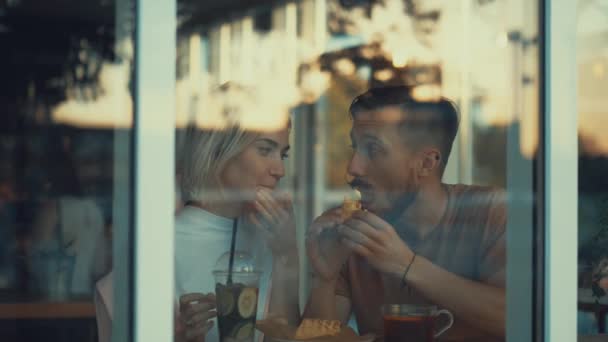 Glückliches Paar Einem Café — Stockvideo