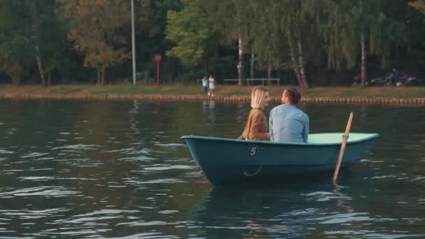 Pareja Vacaciones Aire Libre — Vídeos de Stock