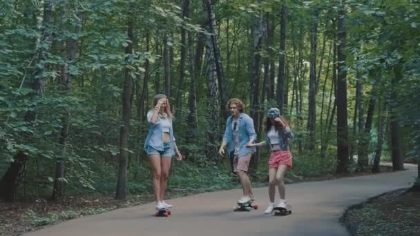 Young Friends Skateboarding Outdoors — Stock Video