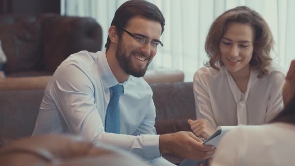 Smiling Business People Meeting — Stock Video