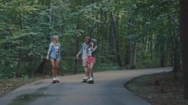 Gençler Parkta kaykay