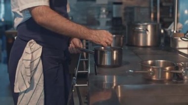 iş yerinde profesyonel şef