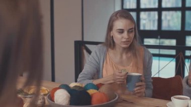 Studio masada genç arkadaşlar