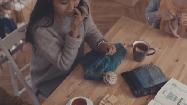 Young Knitting Girls Studio — Stock Video