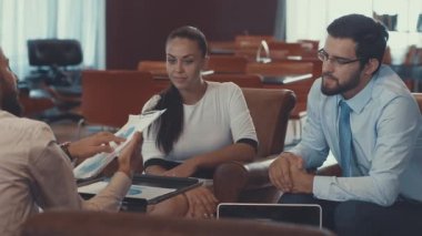 Toplantı Çalışma alanı'ndaki iş adamları