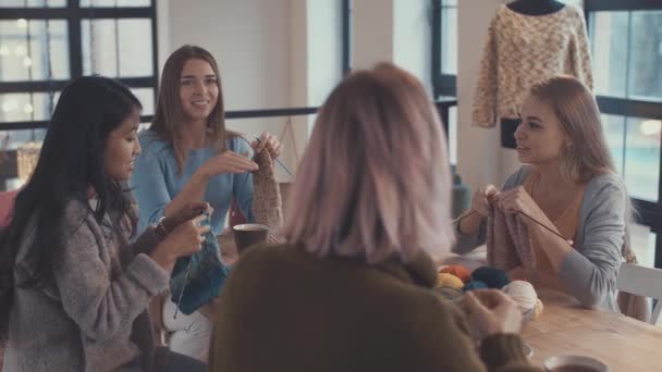 Jovens Amigos Local Trabalho — Vídeo de Stock