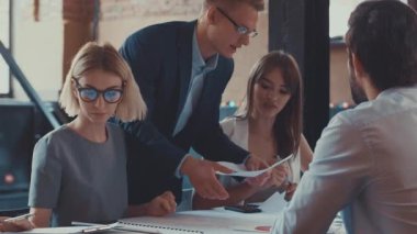 İş ekibi toplantıda.