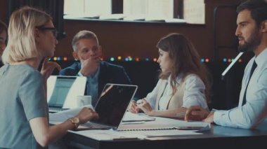 Gençler iş toplantısında