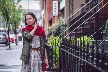 New York'ta ev yakınındaki çekici kız