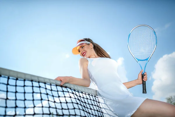 Ελκυστική Κοπέλα Στολή Στο Γήπεδο Του Τένις Εξωτερικούς Χώρους — Φωτογραφία Αρχείου