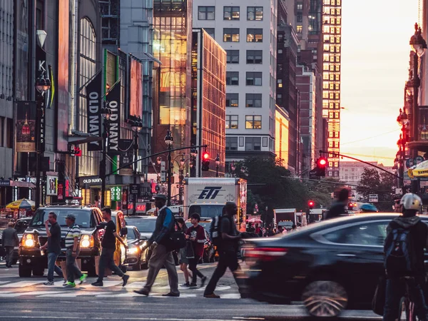Menschen Der Kreuzung New York City — Stockfoto