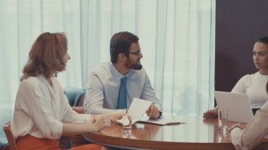 İş toplantısı uzmanları