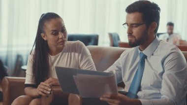 genç iş adamları iş başında