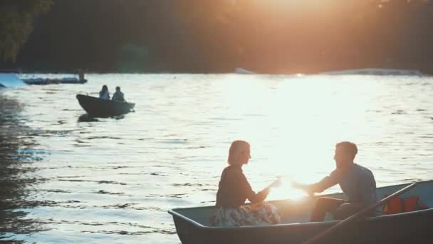 Jovem Casal Verão — Vídeo de Stock