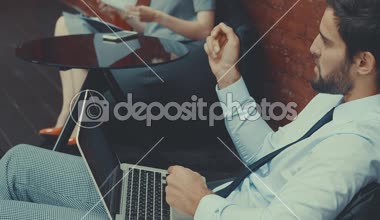 genç iş adamları iş başında