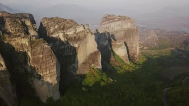 Yukarıdan Yunan Meteora görünümünü