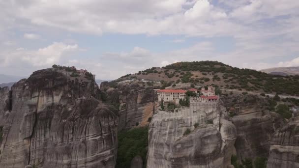 Kerk Gelegen Een Bergtop Griekenland — Stockvideo