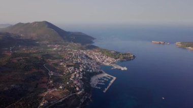 Pilos Yunan sahil üzerinden uçak