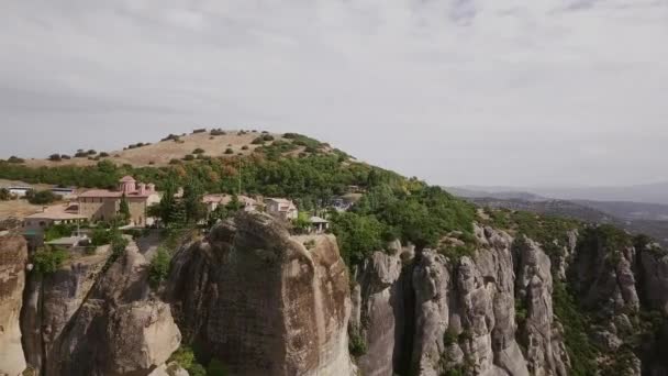 Yukarıdan Ünlü Yunan Manastırı — Stok video