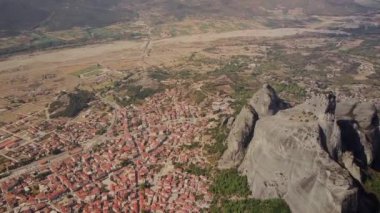 Dağlık bir alanda Yunan şehir