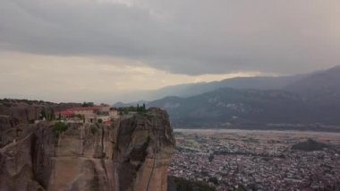 Dağda ünlü Yunan Manastırı