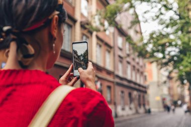 Genç kadın alarak fotoğraf Polonya