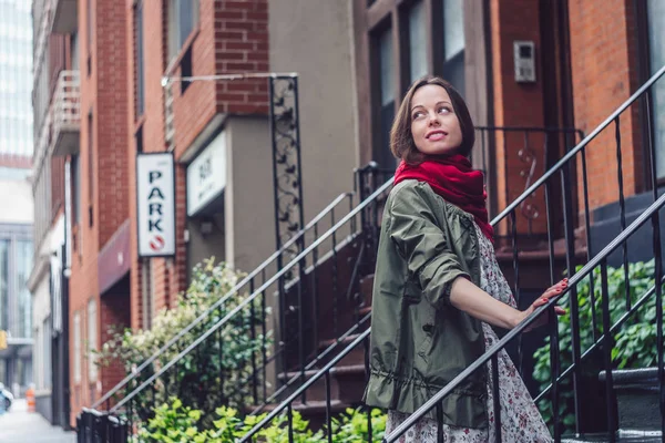 Schöne Junge Mädchen Auf Der Treppe New York — Stockfoto