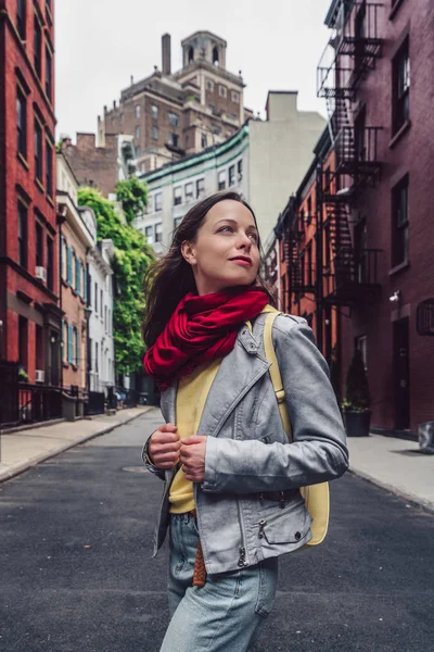 Menina Bonita Uma Rua Famosa Nova York — Fotografia de Stock