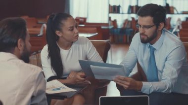 7. iş adamları iş yerinizde coworking