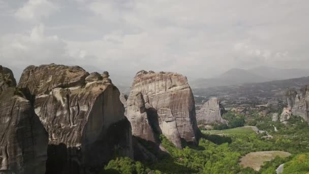 Διάσημη Ελληνική Βράχια Στο Δάσος — Αρχείο Βίντεο