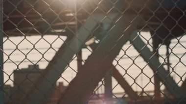 Çit oluşan bir kılavuz ile güneş ışığı