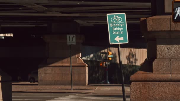 Trafikmärke Cykelbana New York — Stockvideo