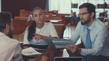 Toplantı Çalışma alanı'ndaki iş adamları