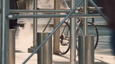 Manhattan'da bir sokakta Bisiklet