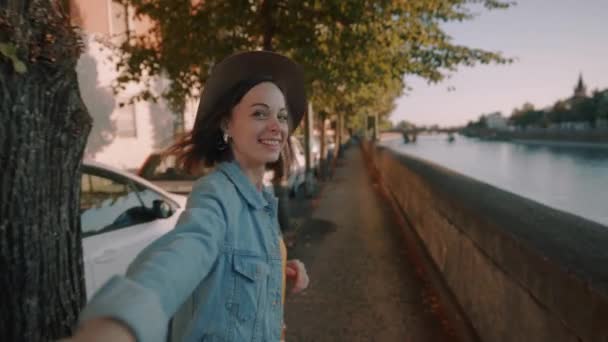 Vonzó Lány Olaszországban Napon — Stock videók