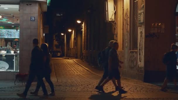 Άνθρωποι Στο Wroclaw Βράδυ — Αρχείο Βίντεο
