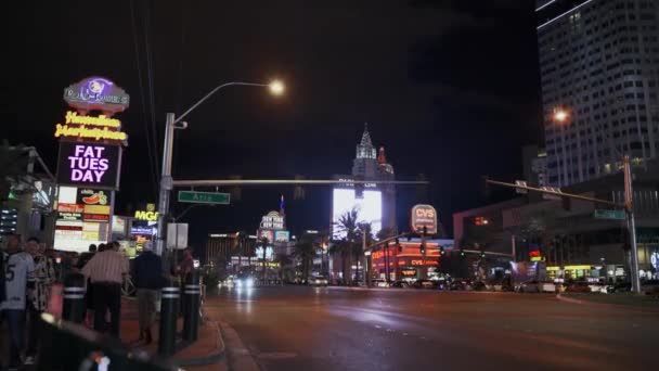 Mensen wandelen in Las Vegas — Stockvideo