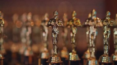 Oscar closeup altın heykelcikler