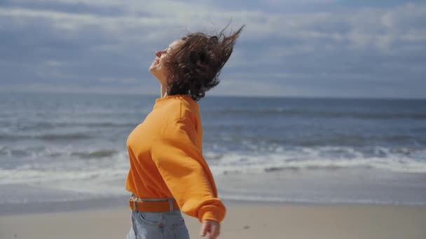 Young Smiling Girl Beach — Stock Video