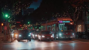 Los Angeles'ta gece trafik