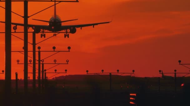 Aterrizaje Avión Aeropuerto California — Vídeos de Stock