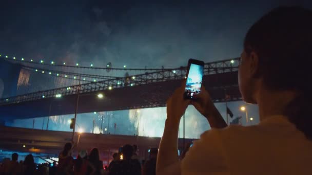 Jovem Fazendo Filme Feriado Julho — Vídeo de Stock