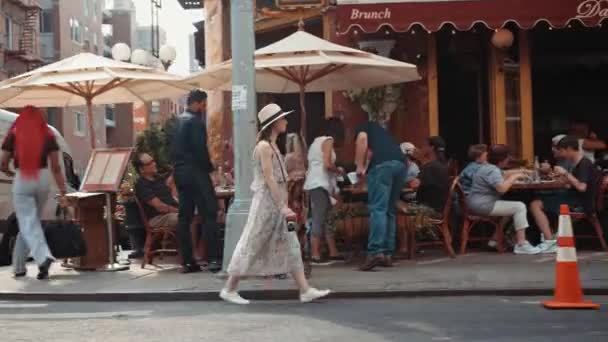 Jeune Touriste Dans Quartier Italien New York — Video