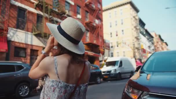 Joven Turista Chinatown Nueva York — Vídeos de Stock