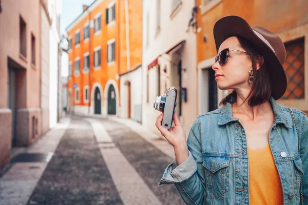 Joven fotógrafo en Verona —  Fotos de Stock